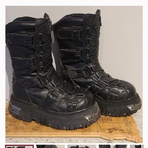 In search of anarchic tuk boots. Various styles. Please see multiple pictures.